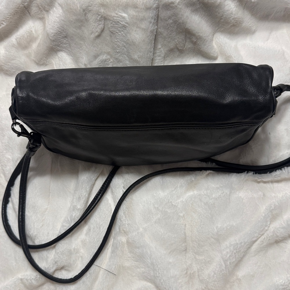 Stone Mountain Black Leather Women's Crossbody/Shoulder Bag - Picture 9 of 13